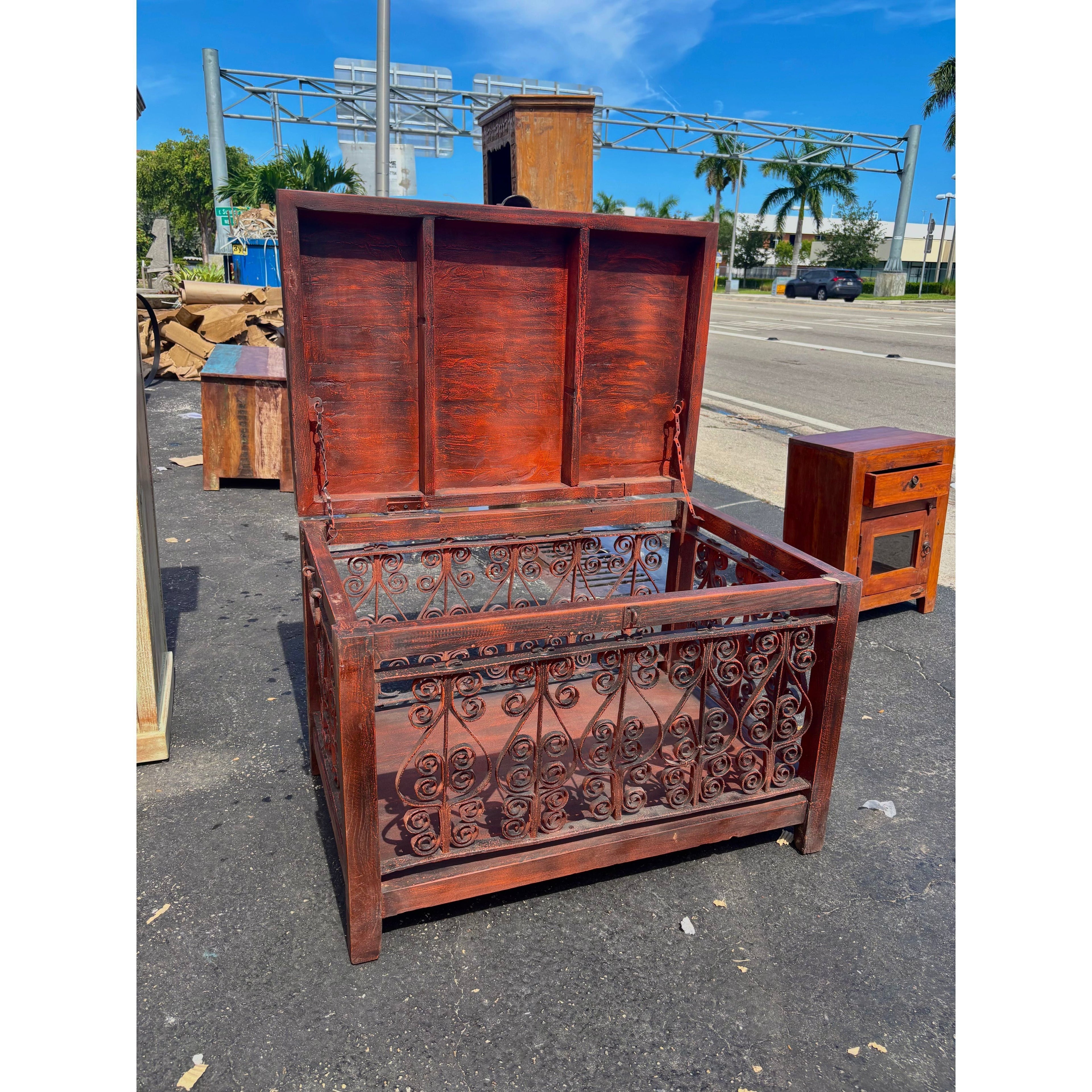 W/D Iron Trunk - 36 x 24 x 25 in India Sourcing