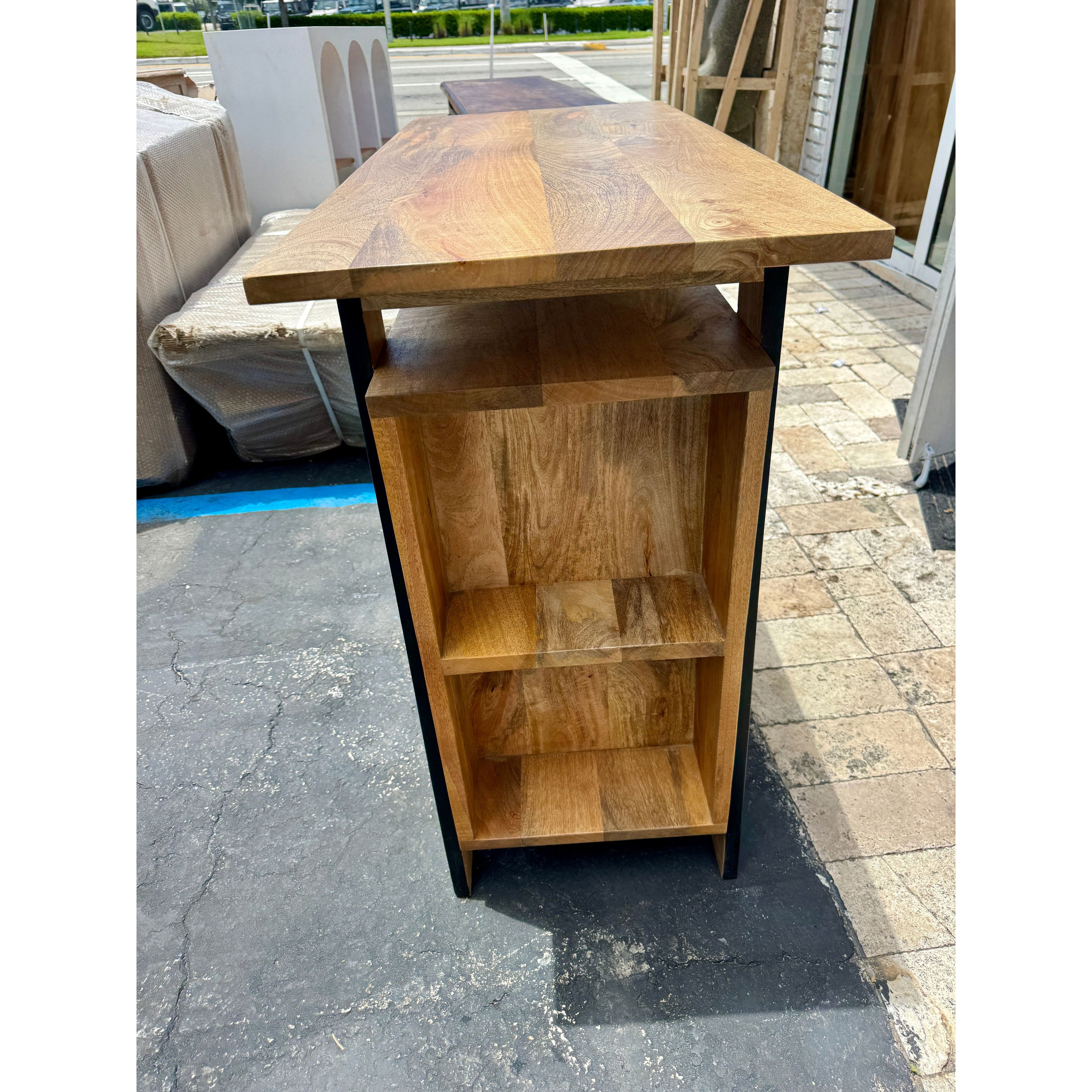 W/D Bar Counter - 47 x 20 x 39 in India Sourcing