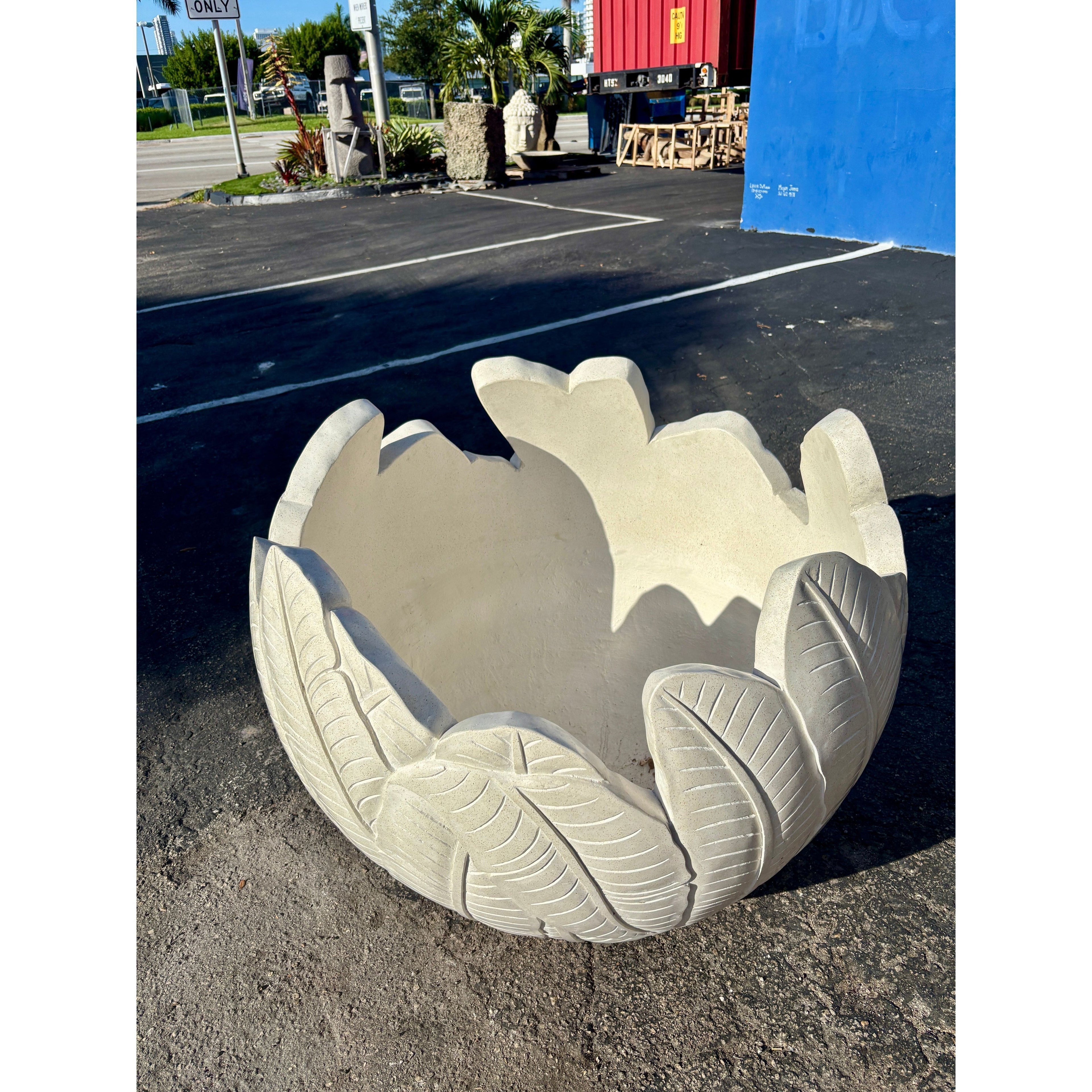 Pot megumi large motif helikornia carving white color terazzo – Terazzo Indonesia Sourcing