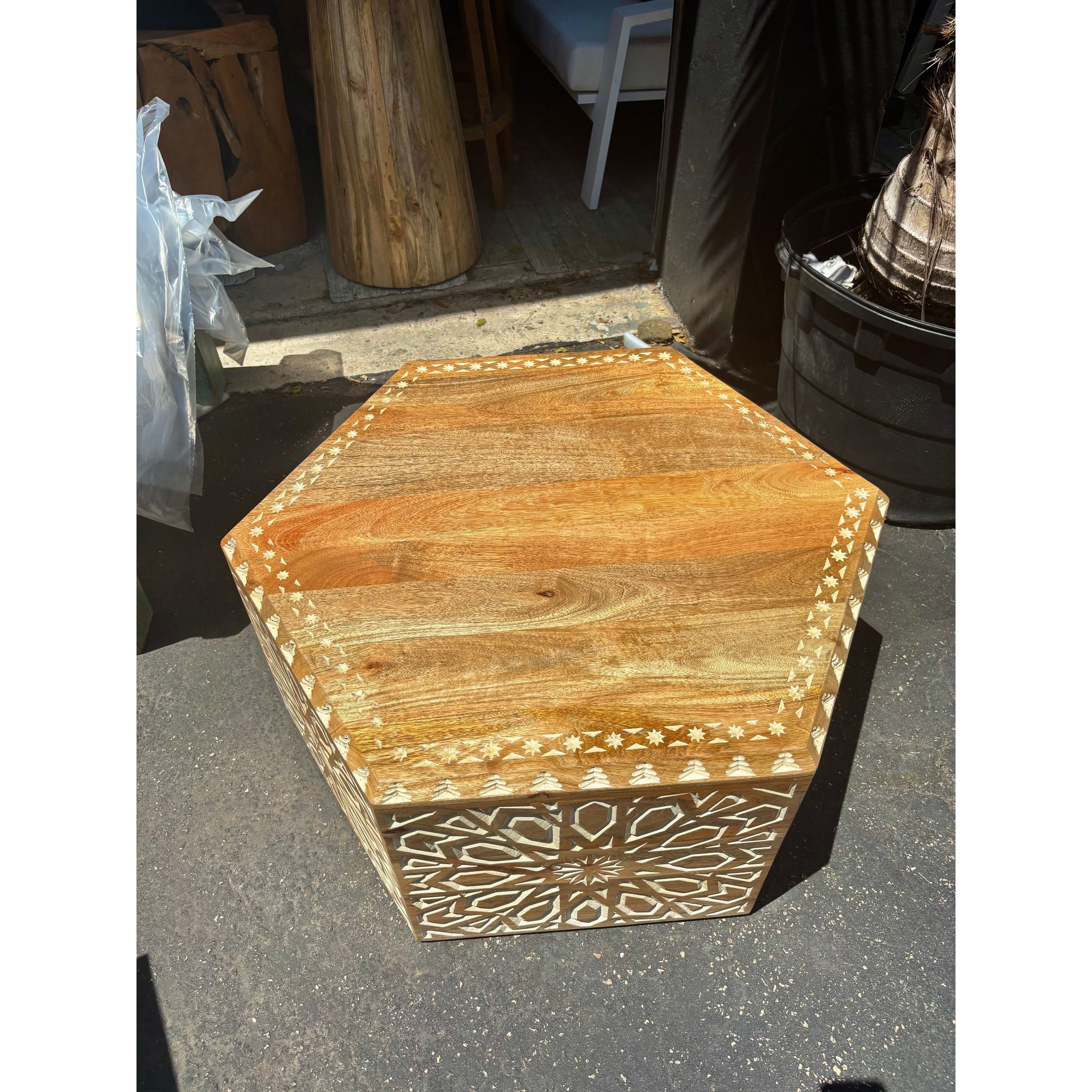 W/D Coffee Table - 35 x 35 x 16 in India Sourcing