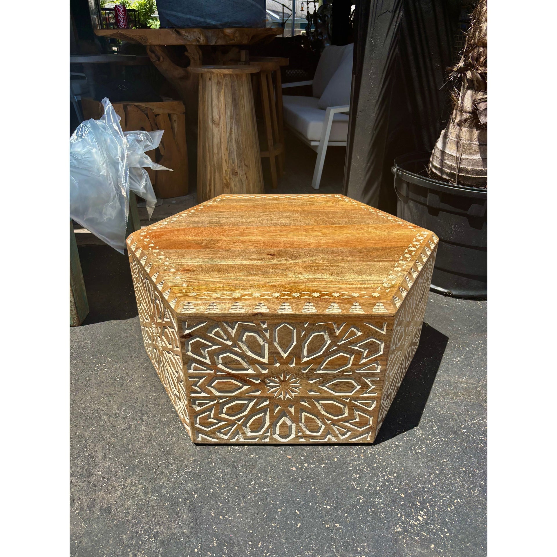 W/D Coffee Table - 35 x 35 x 16 in India Sourcing