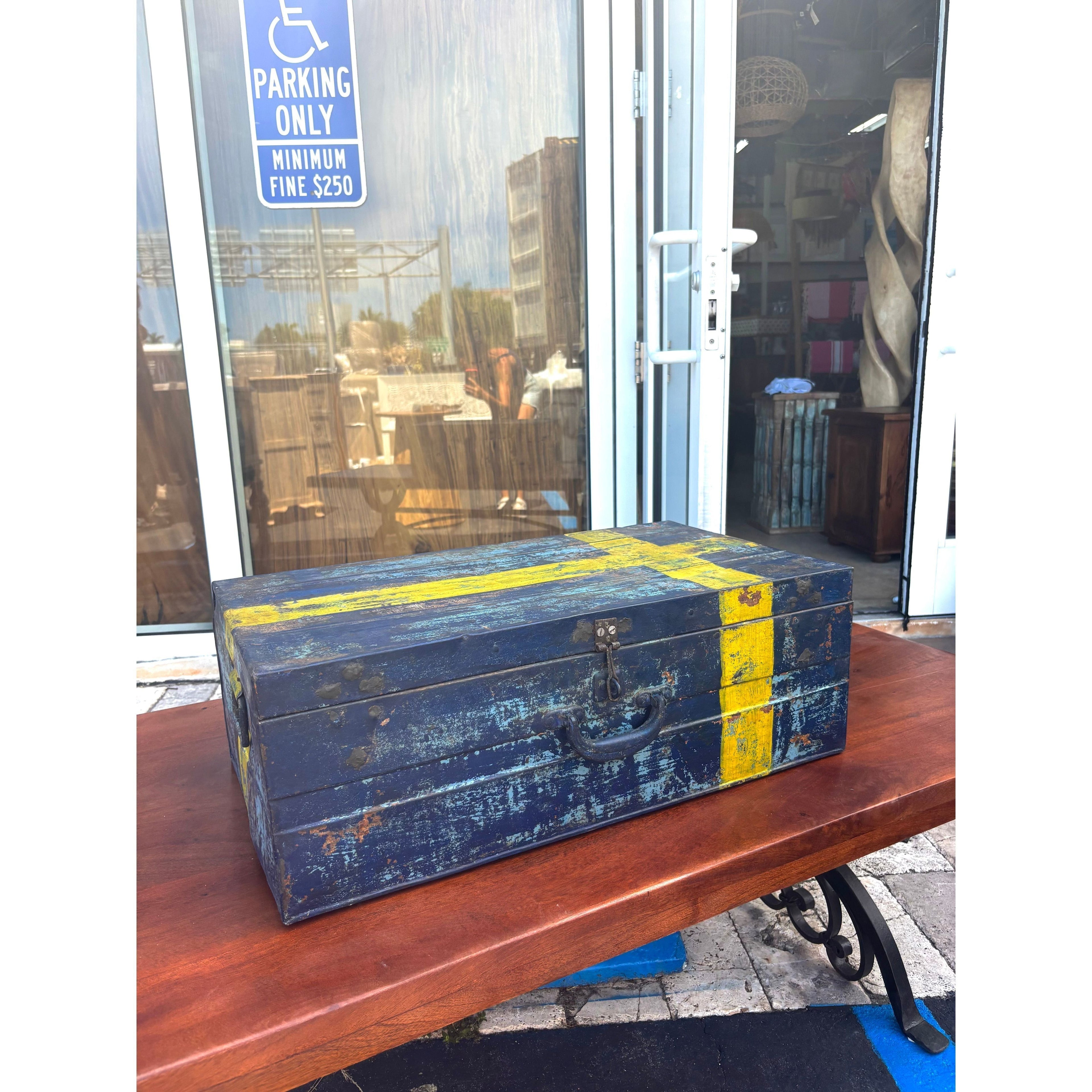 Iron Box - 25 x 17 x 16 in India Sourcing