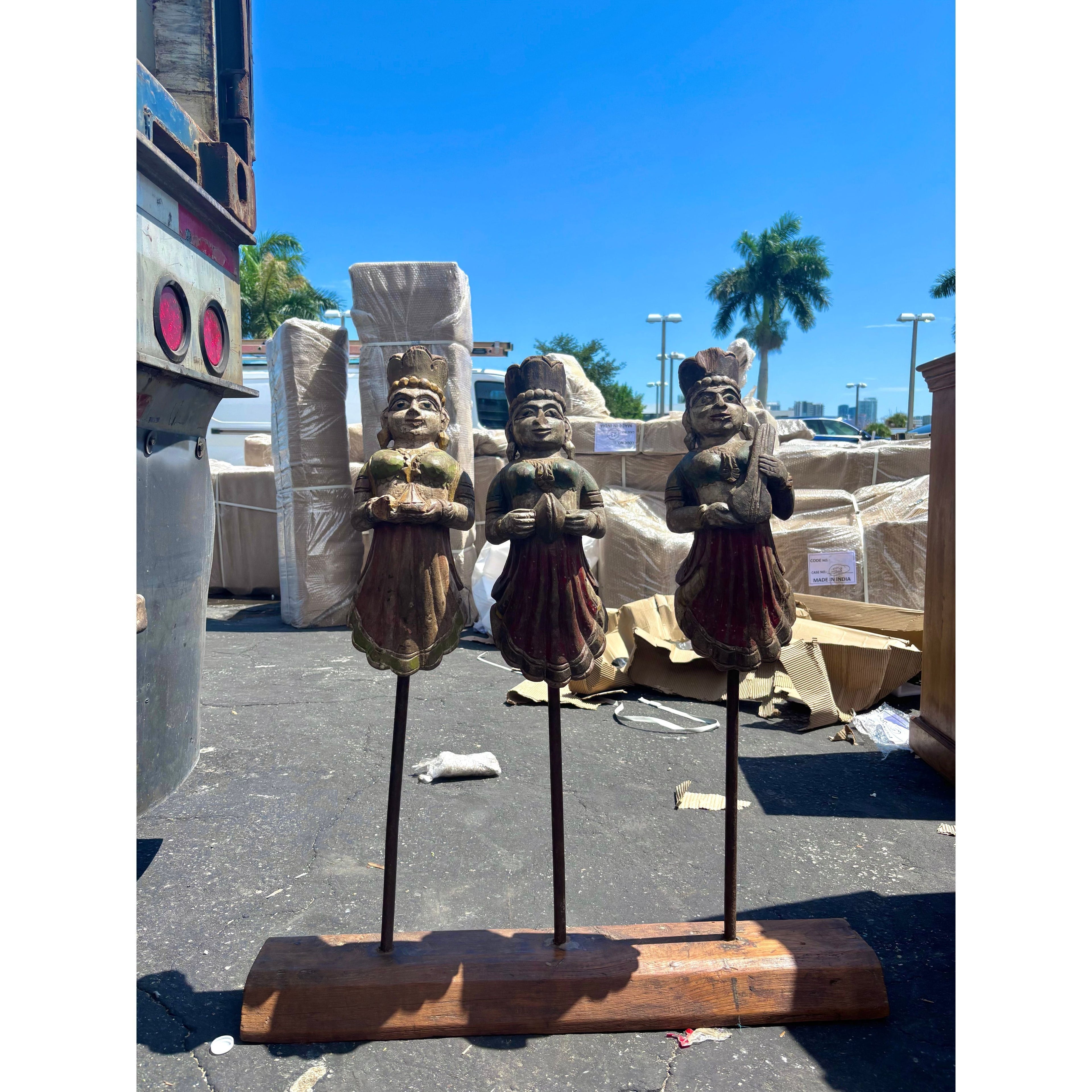 W/D  Statue - 33 x 7 x 35 in India Sourcing