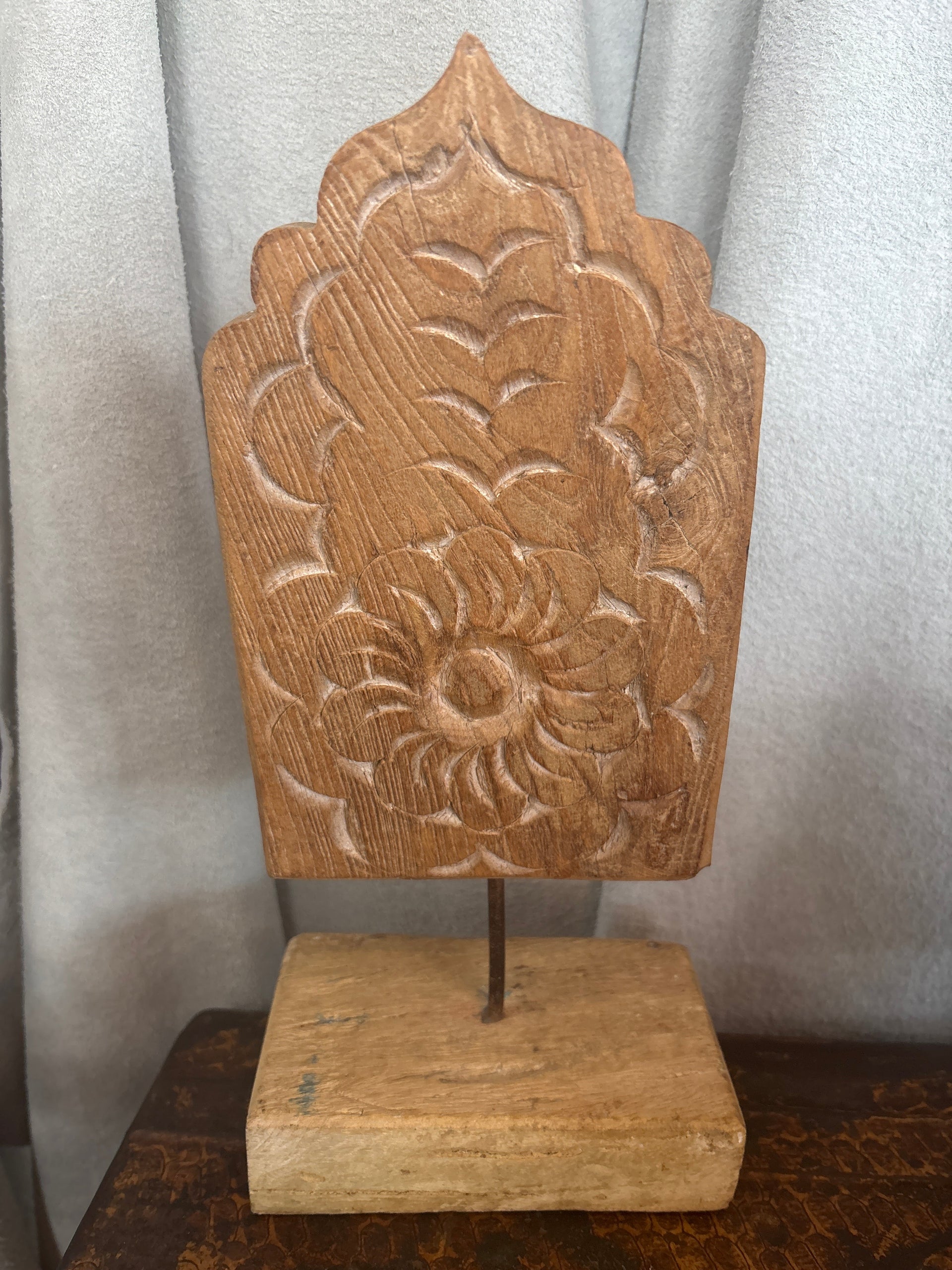 Carved Flower On Pedestal The Broward Design Center