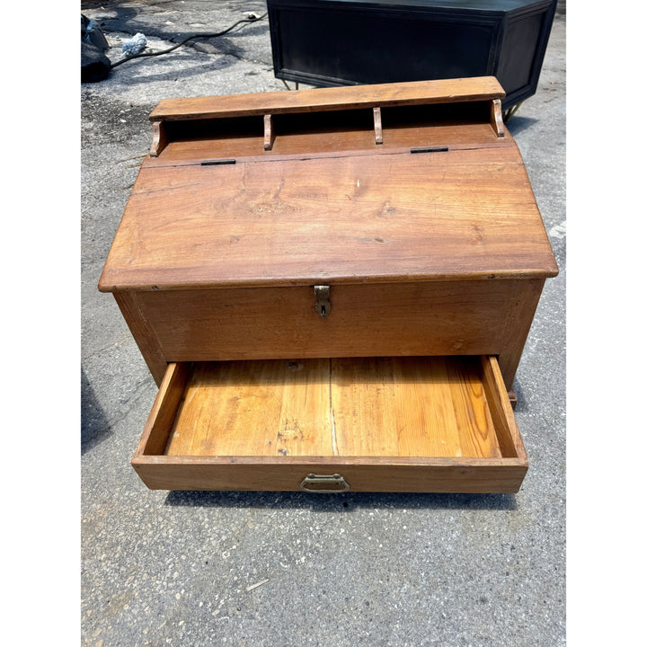W/D Munim Desk - 28 x 19 x 21 in India Sourcing