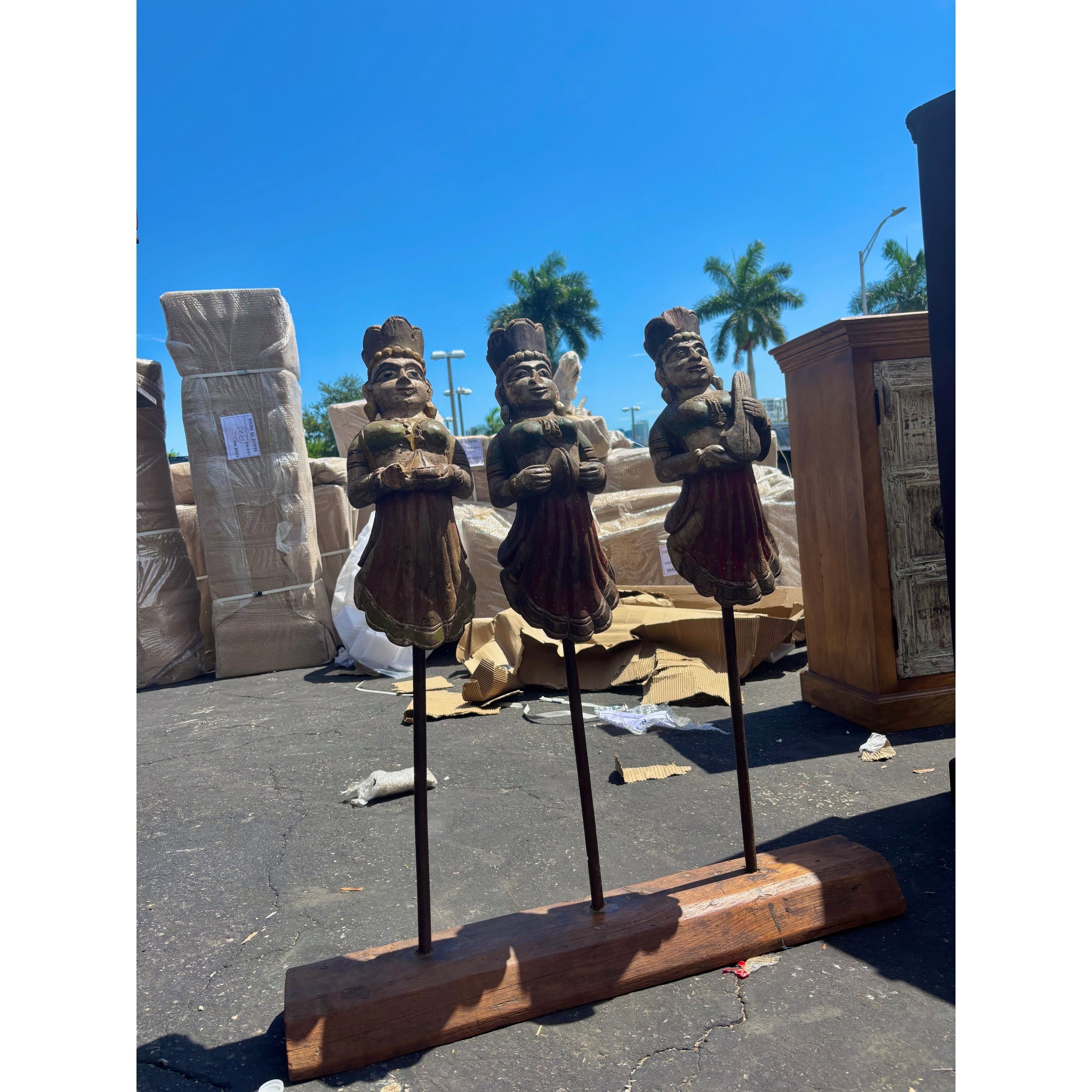 W/D  Statue - 33 x 7 x 35 in India Sourcing