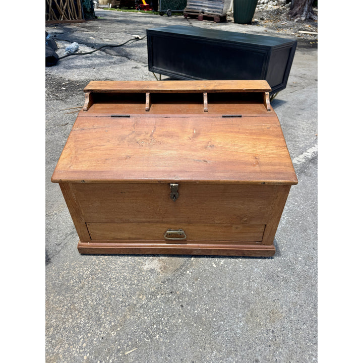 W/D Munim Desk - 28 x 19 x 21 in India Sourcing