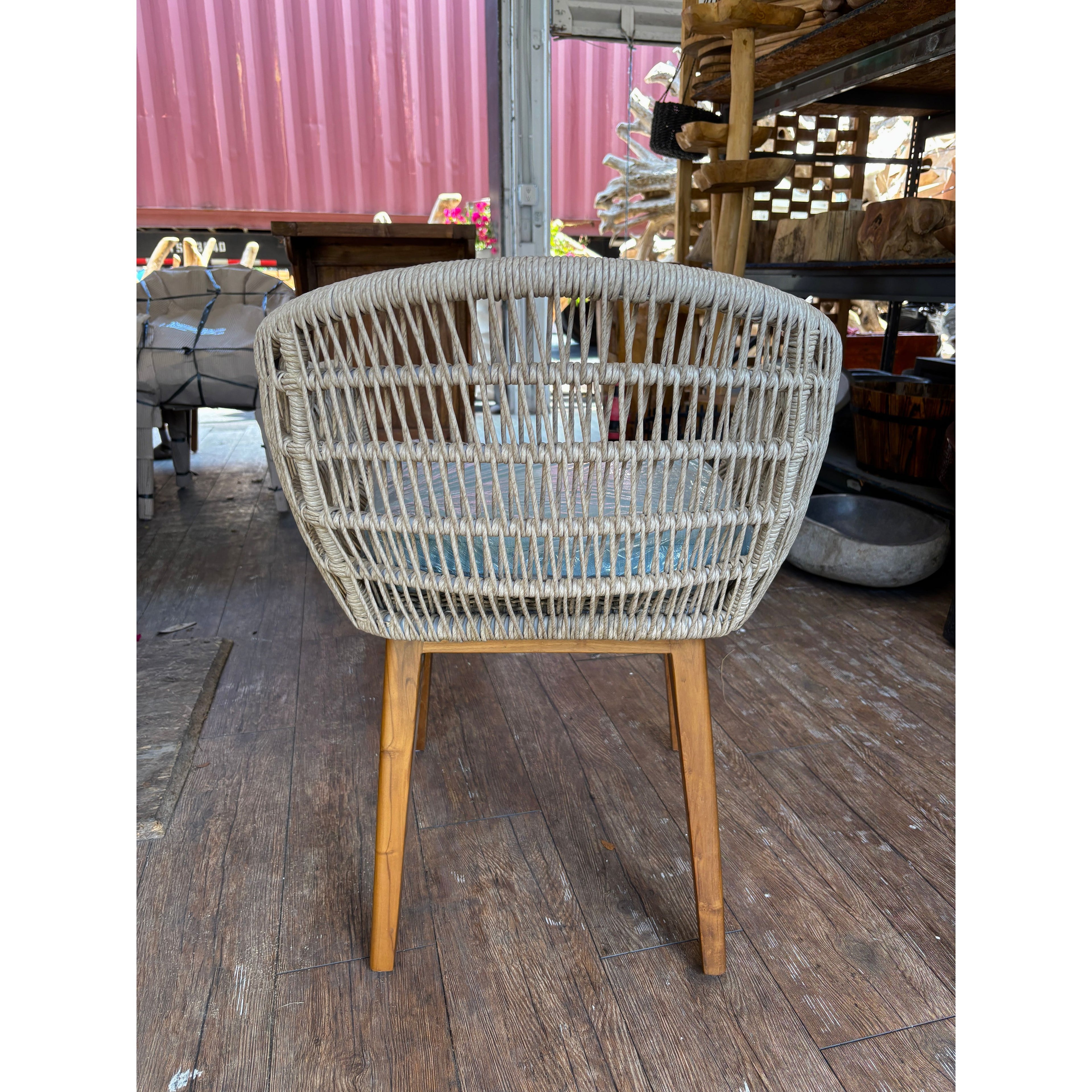 SYNTHETIC ROPE AND TEAK ARM CHAIR W/ BLUE CUSHION Anteak