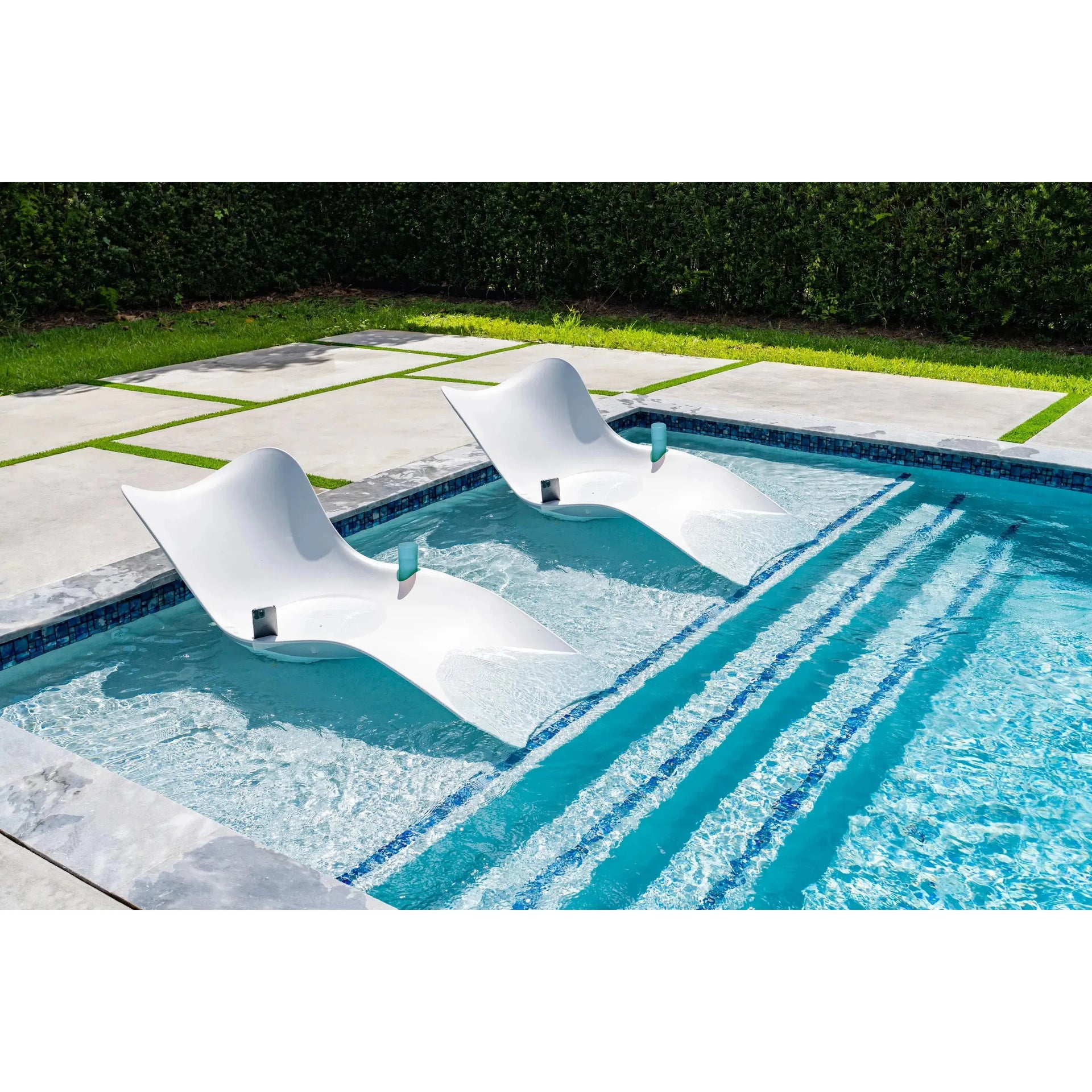 Ocean in Pool Chaise Chair Pelican reef