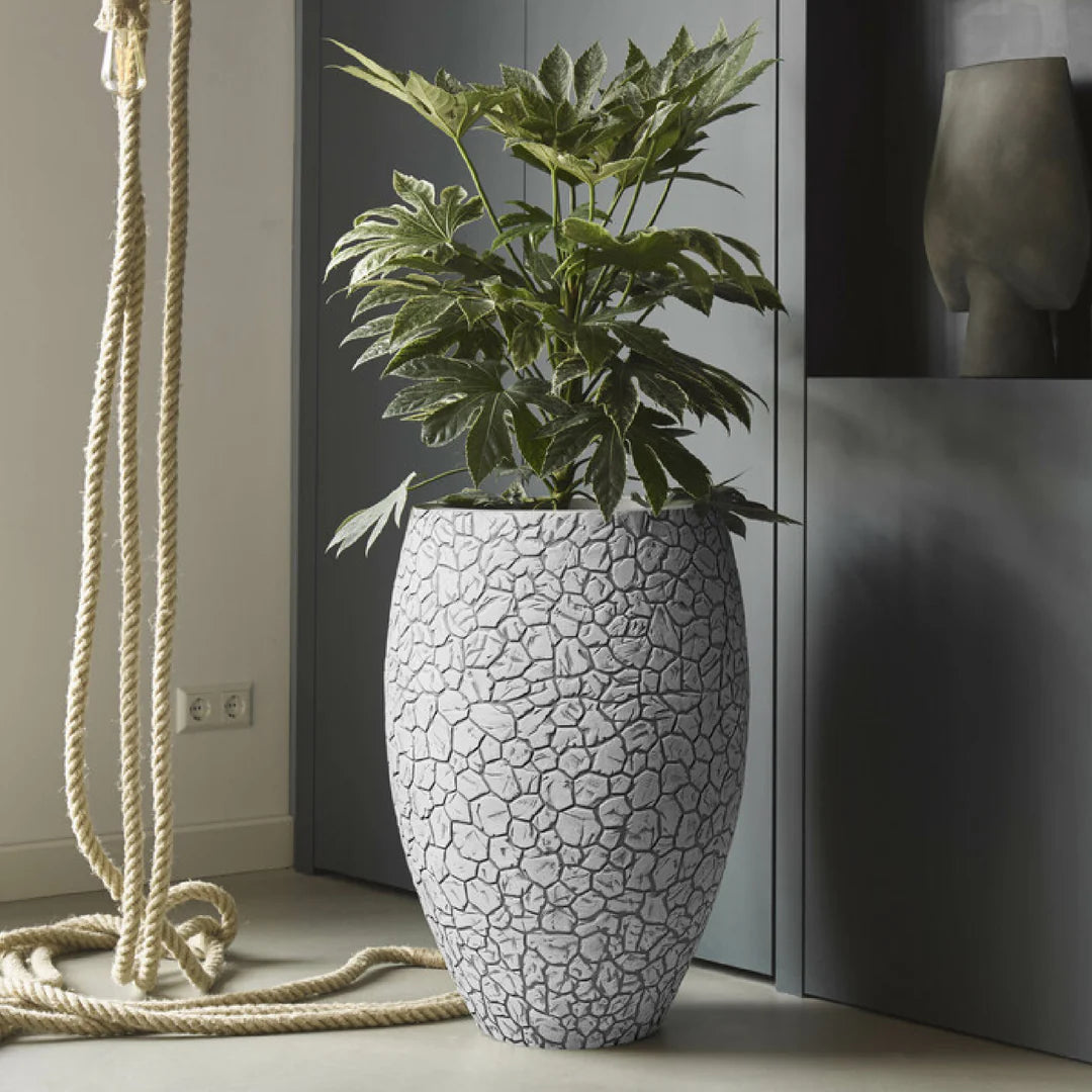 Elegant Vase Tumatera